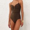 Attireunited.shop5fbf6053f9 2